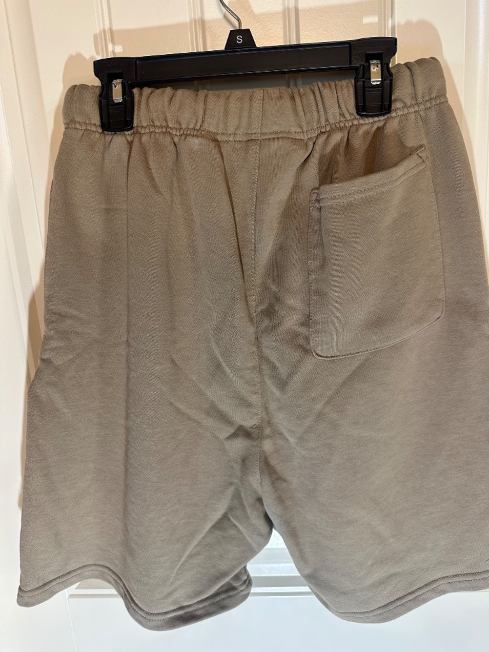 Essentials Shorts - Picture 2 of 5
